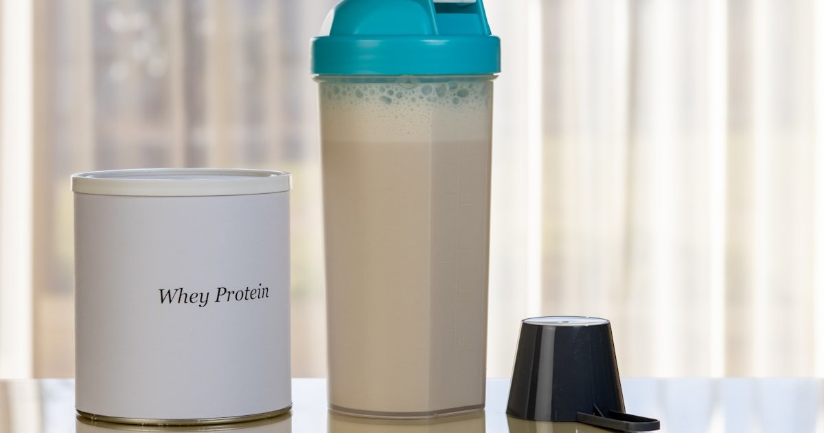 Plant, whey and collagen protein powders